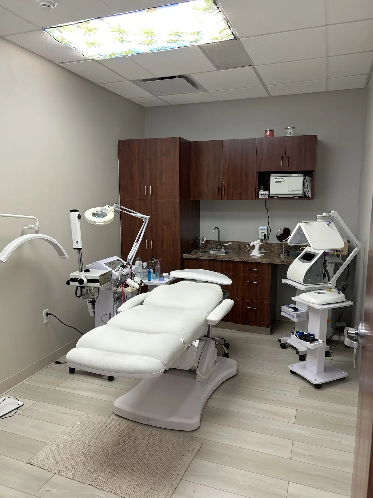 Absolute Wellness & Beauty